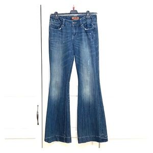 Seven7 Flare distressed jeans